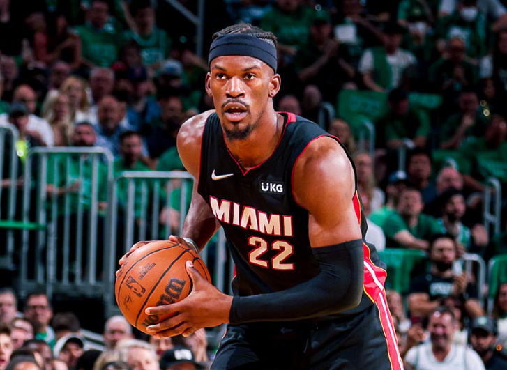 爱游戏体育包含JackeyLove连续五场比赛得分超过惊险取胜，热火挑战极限！的词条