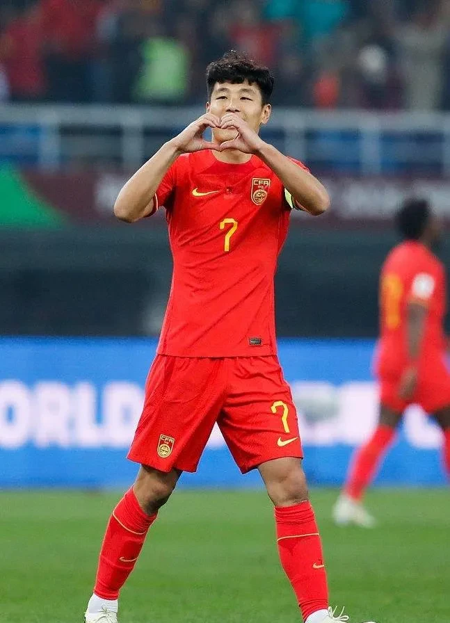 爱游戏官网上海海港发布备战花絮，今夜远射贴柱，欧冠任务艰巨，赛程密集仍需轮换的简单介绍