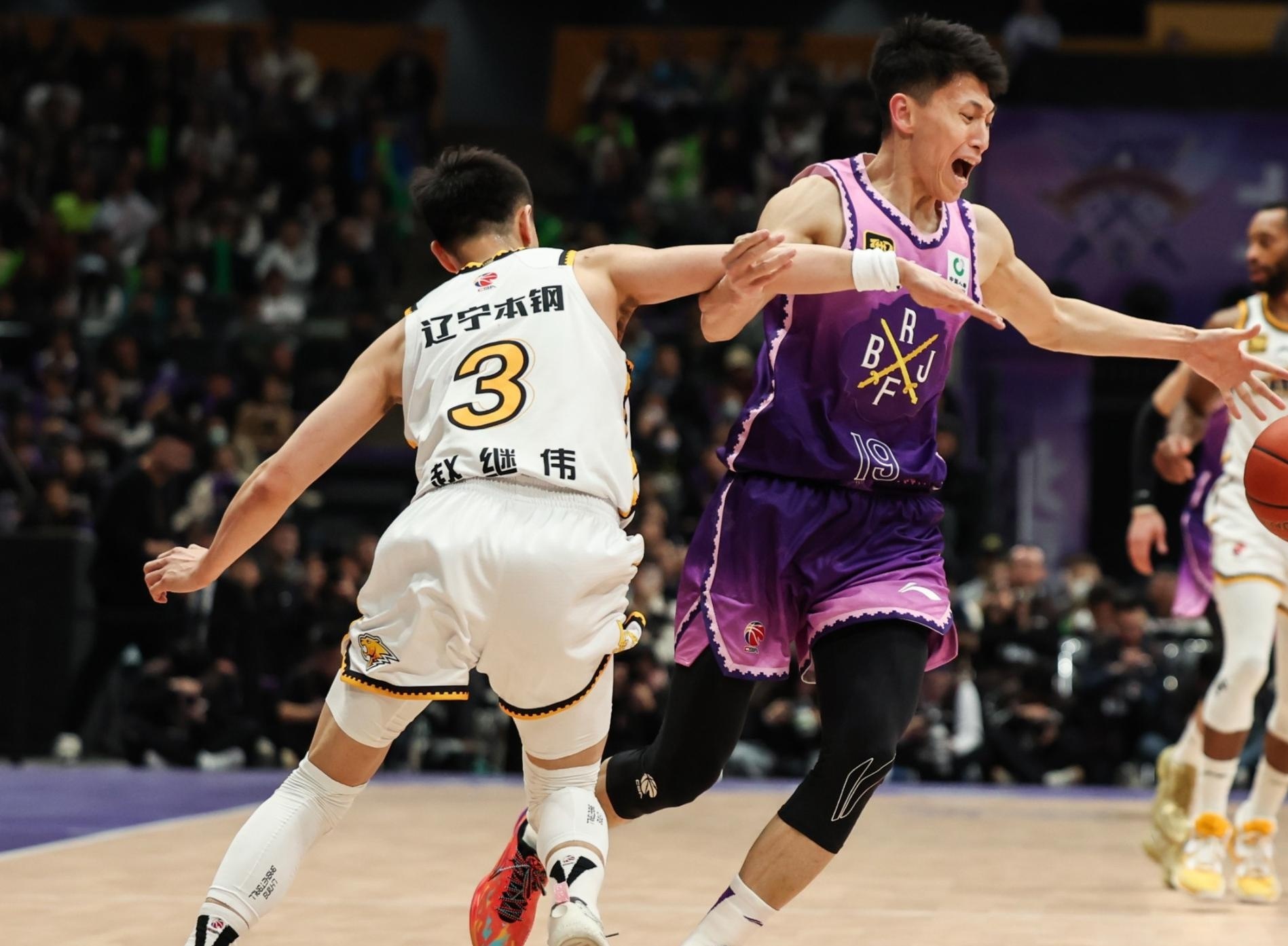 爱游戏官方入口包含关键时刻山东男篮备战欧联，豪取连胜细节曝光，更衣室稳定，训练强度明显提升的词条